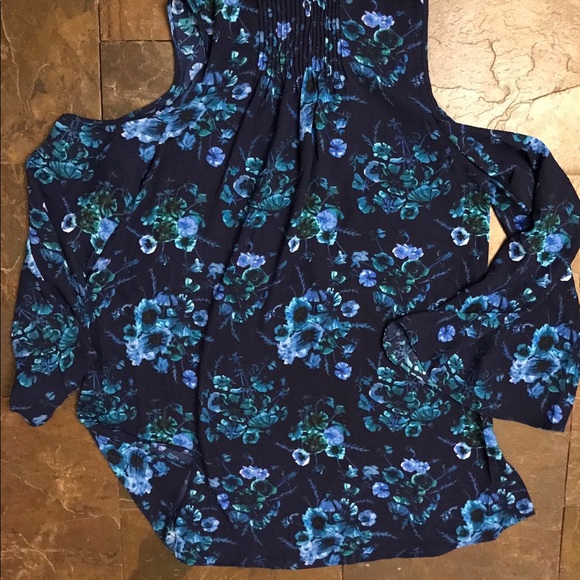 PHILOSOPHY Blue cluster floral cold shoulder top - Picture 3 of 3